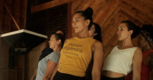 Danza Orgánica dancers clump together and hinge slightly back.