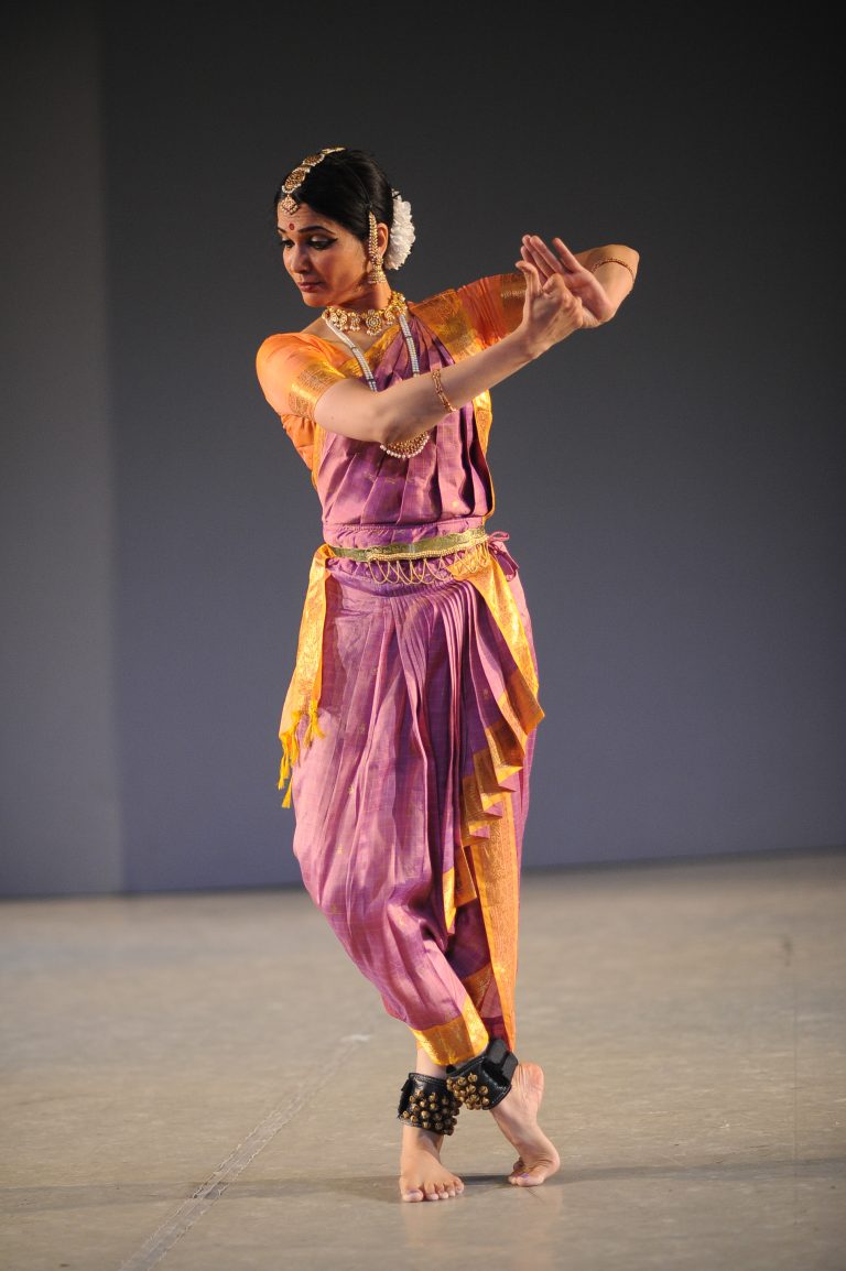 group indian classical dance pose | Photoskart